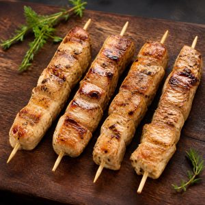 Brochettes de dinde grillées